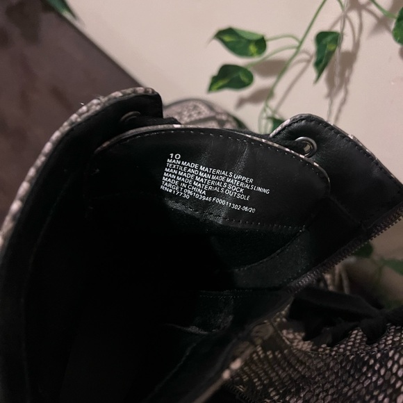 Snake print boots - Picture 4 of 4